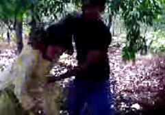 Giovane prno amatoriale ballerina succhia