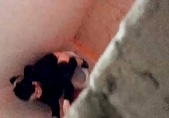 Tatuato KIF Johnson fa la pipì all'aperto e si masturba solo video porno italiani amatoriali