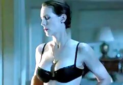 OLD4K. tutto porno amatoriale vecchio musicista suona la chitarra per una giovane ragazza, poi la scopa