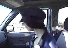 lubrifica le sue xxx porno amatoriale tette e si masturba all'aperto