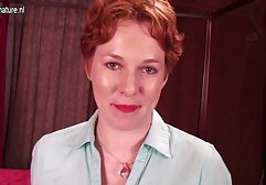 Naughty babysitter immerge il suo stretto figa amatoriale sex video bagnata